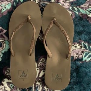 New Reef Brown flip flops size 11
